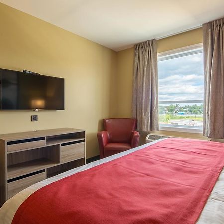 Hotel Super 8 By Wyndham Mont Laurier Exteriér fotografie